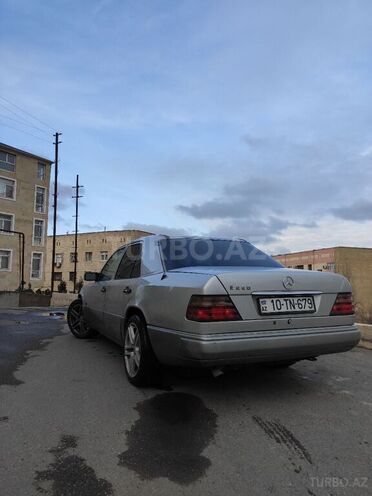 Mercedes E 220 1995, 429,500 km - 2.2 l - Bakı