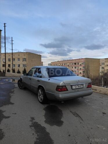 Mercedes E 220 1995, 429,500 km - 2.2 l - Bakı