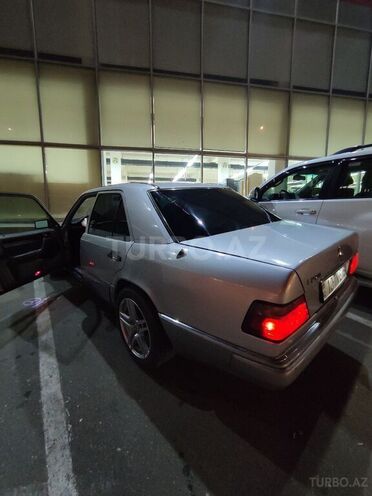 Mercedes E 220 1995, 429,500 km - 2.2 l - Bakı