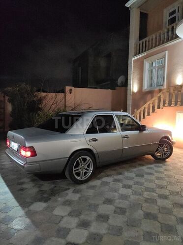 Mercedes E 220 1995, 429,500 km - 2.2 l - Bakı