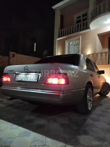 Mercedes E 220 1995, 429,500 km - 2.2 l - Bakı