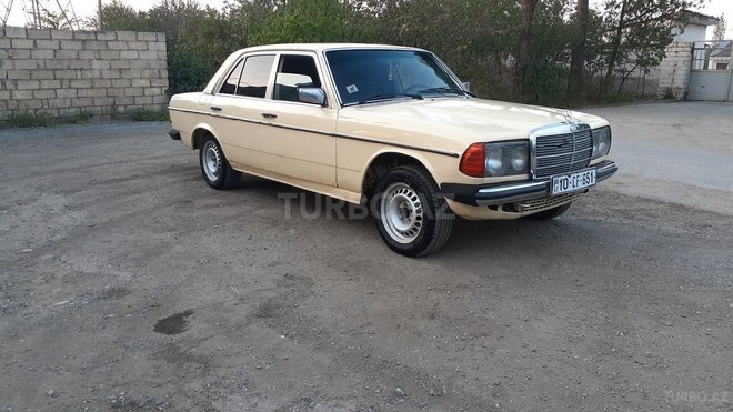 Mercedes  1980, 450,000 km - 2.0 l - Quba