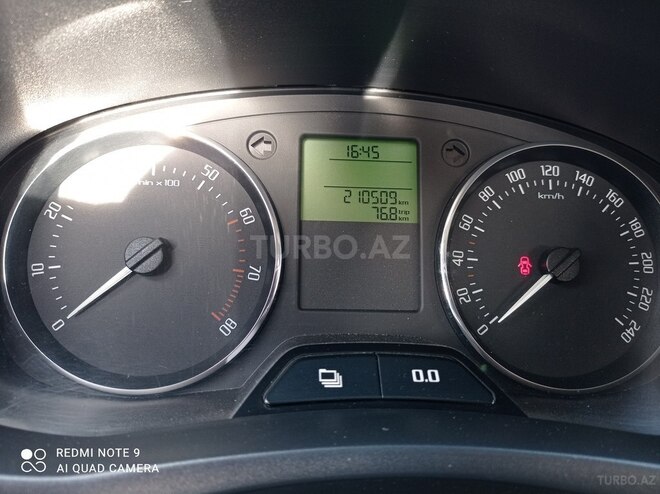 Skoda Fabia 2011, 210,000 km - 1.6 l - Bakı