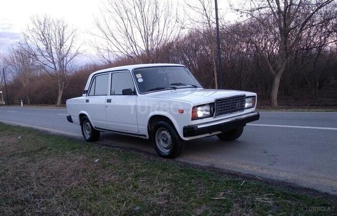 LADA (VAZ) 2107 2006, 90,000 km - 1.6 l - Qax