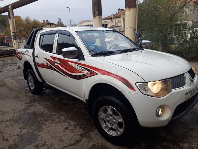 Mitsubishi L200 2009, 296,000 km - 2.5 l - Bakı
