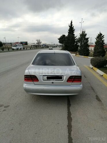 Mercedes E 220 2000, 430,000 km - 2.2 l - Bakı