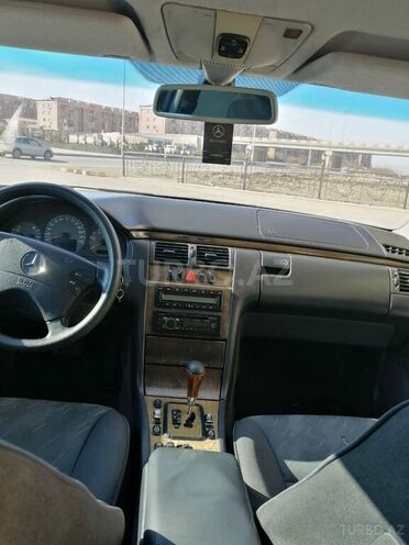 Mercedes E 220 2000, 430,000 km - 2.2 l - Bakı