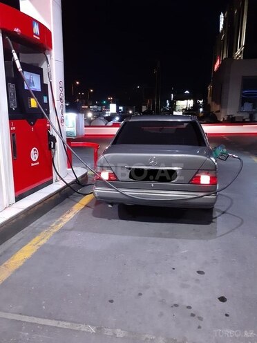 Mercedes E 220 1988, 333,444 km - 2.2 l - Sumqayıt