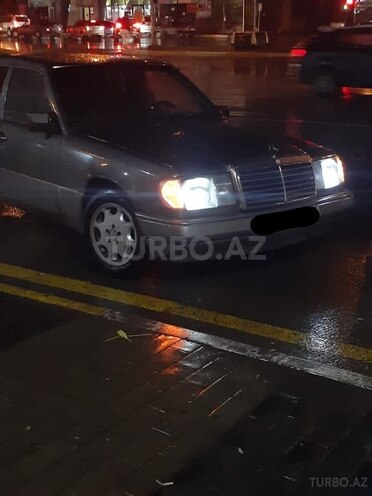 Mercedes E 220 1988, 333,444 km - 2.2 l - Sumqayıt