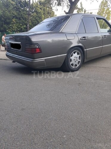 Mercedes E 220 1988, 333,444 km - 2.2 l - Sumqayıt