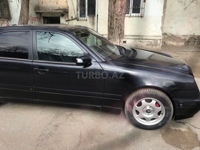 Mercedes E 220 2001, 255,000 km - 2.2 l - Sumqayıt