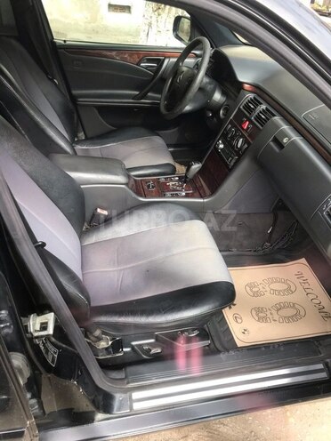 Mercedes E 220 2001, 255,000 km - 2.2 l - Sumqayıt