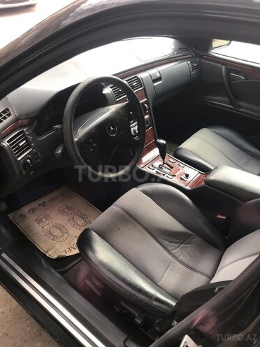 Mercedes E 220 2001, 255,000 km - 2.2 l - Sumqayıt