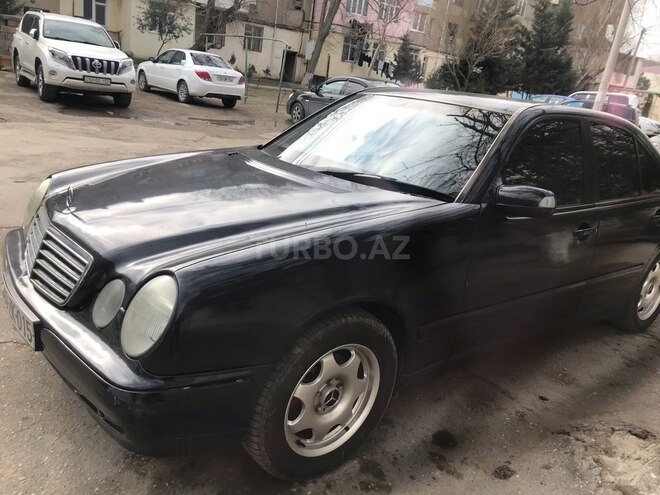 Mercedes E 220 2001, 255,000 km - 2.2 l - Sumqayıt