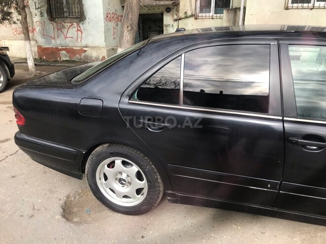 Mercedes E 220 2001, 255,000 km - 2.2 l - Sumqayıt