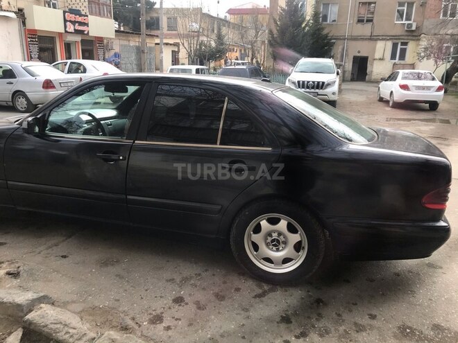 Mercedes E 220 2001, 255,000 km - 2.2 l - Sumqayıt