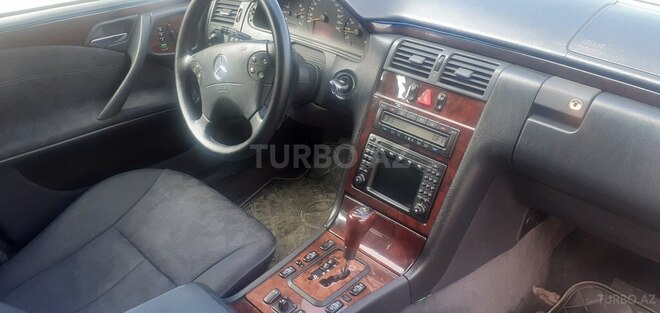Mercedes E 240 1999, 267,452 km - 2.4 l - Bakı