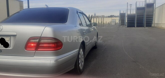Mercedes E 240 1999, 267,452 km - 2.4 l - Bakı