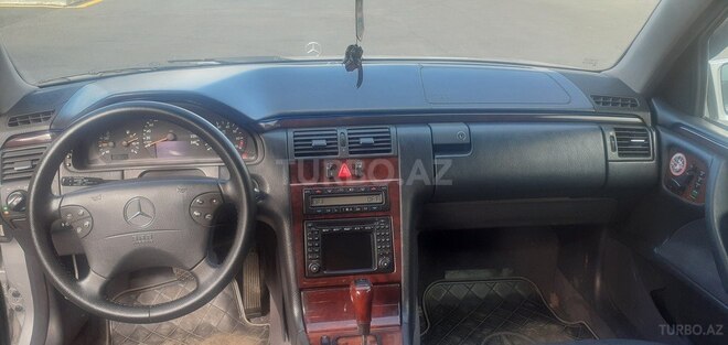 Mercedes E 240 1999, 267,452 km - 2.4 l - Bakı