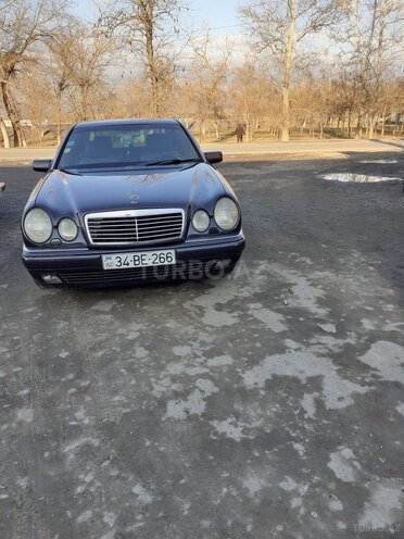 Mercedes E 200 1996, 285,320 km - 2.0 l - Qax
