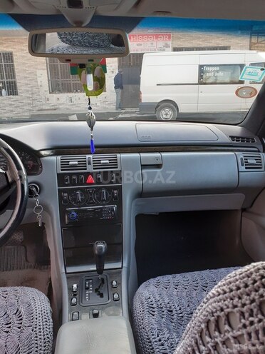 Mercedes E 200 1996, 285,320 km - 2.0 l - Qax