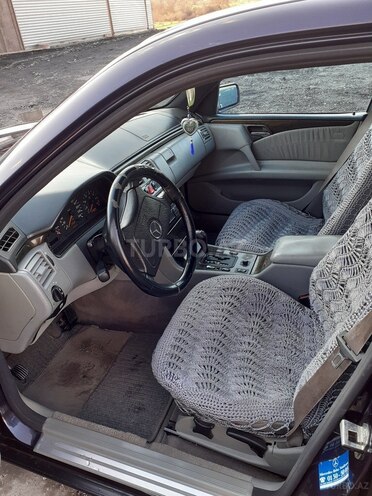 Mercedes E 200 1996, 285,320 km - 2.0 l - Qax