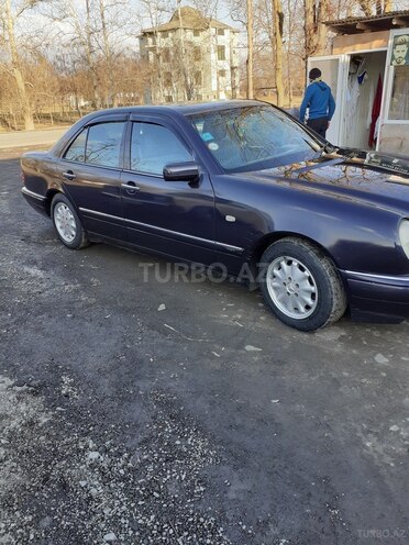 Mercedes E 200 1996, 285,320 km - 2.0 l - Qax