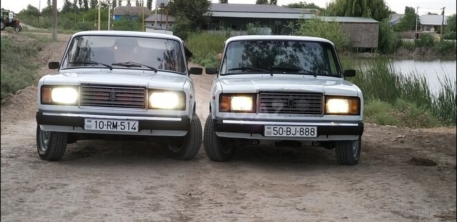 LADA (VAZ) 2107 2006, 126,000 km - 1.6 l - Salyan