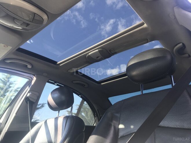 Mercedes E 270 2002, 336,000 km - 2.7 l - Qax