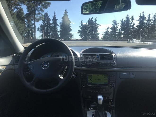 Mercedes E 270 2002, 336,000 km - 2.7 l - Qax