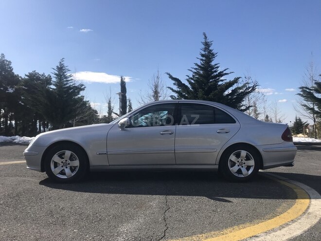 Mercedes E 270 2002, 336,000 km - 2.7 l - Qax