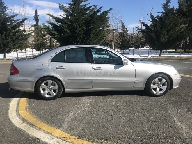 Mercedes E 270 2002, 336,000 km - 2.7 l - Qax