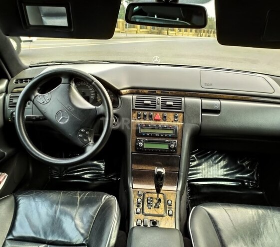 Mercedes E 270 2001, 234,000 km - 2.7 l - Bakı