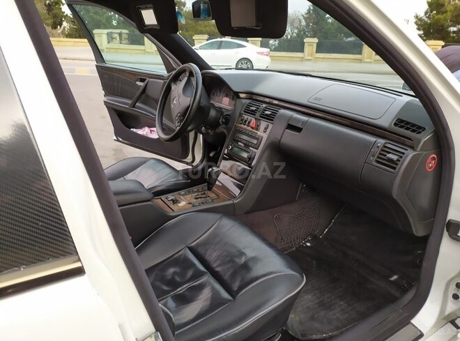 Mercedes E 270 2001, 234,000 km - 2.7 l - Bakı