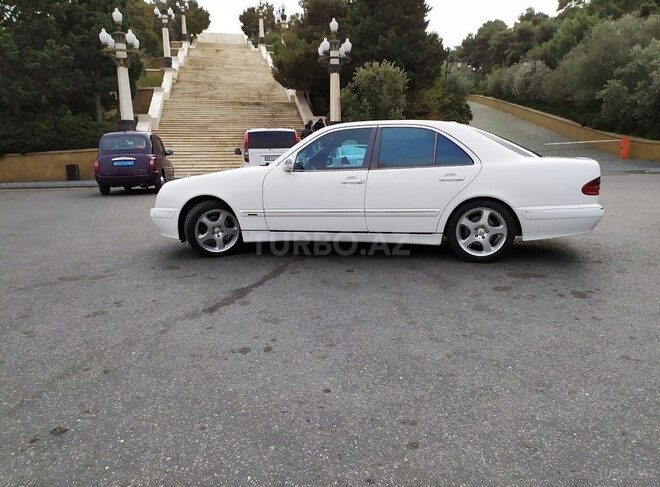 Mercedes E 270 2001, 234,000 km - 2.7 l - Bakı