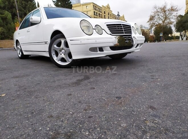 Mercedes E 270 2001, 234,000 km - 2.7 l - Bakı