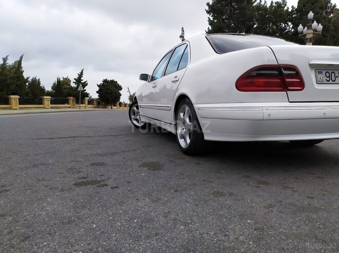 Mercedes E 270 2001, 234,000 km - 2.7 l - Bakı