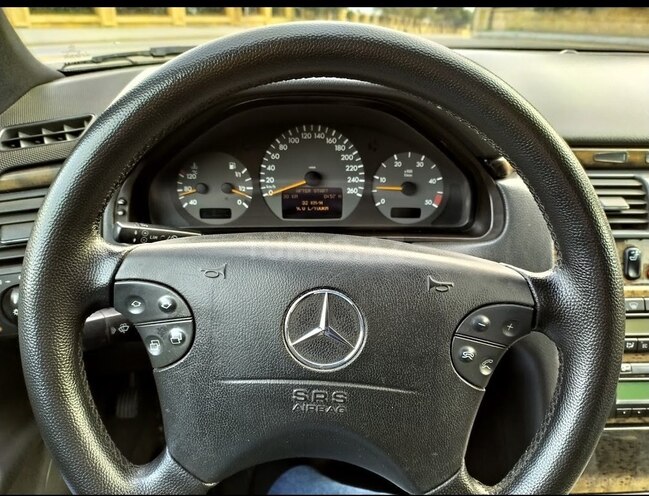 Mercedes E 270 2001, 234,000 km - 2.7 l - Bakı