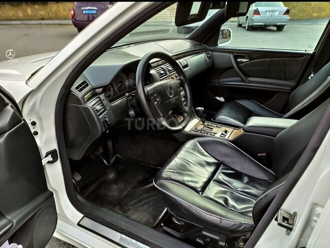 Mercedes E 270 2001, 234,000 km - 2.7 l - Bakı