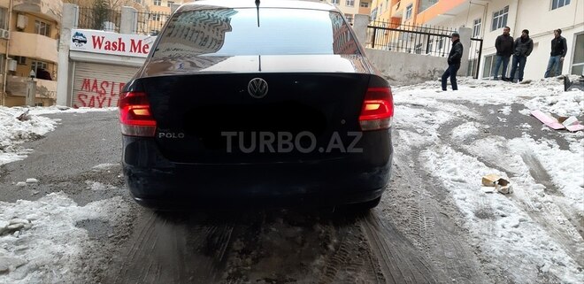 Volkswagen Polo 2015, 130,000 km - 1.6 l - Bakı