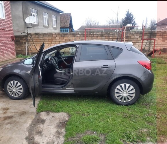 Opel Astra 2011, 92,000 km - 1.4 l - Lənkəran