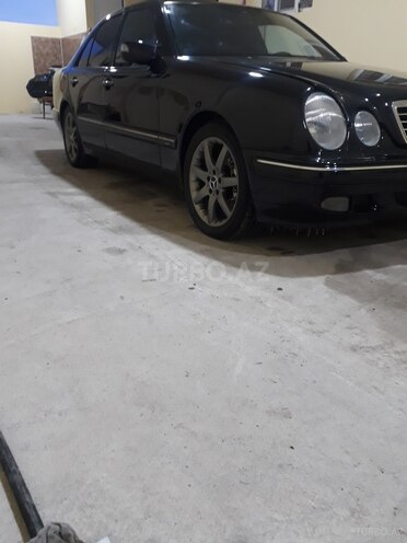 Mercedes E 220 2000, 303,588 km - 2.2 l - Gəncə