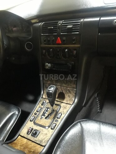 Mercedes E 220 2000, 303,588 km - 2.2 l - Gəncə
