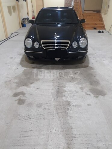 Mercedes E 220 2000, 303,588 km - 2.2 l - Gəncə