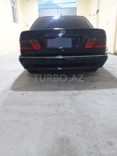 Mercedes E 220 2000, 303,588 km - 2.2 l - Gəncə
