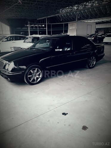 Mercedes E 220 2000, 303,588 km - 2.2 l - Gəncə