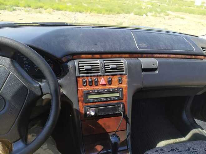 Mercedes E 240 1998, 142,000 km - 2.4 l - Sumqayıt