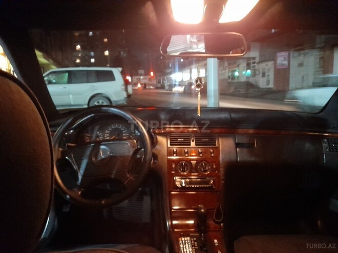 Mercedes E 220 1987, 343,000 km - 2.3 l - Bakı