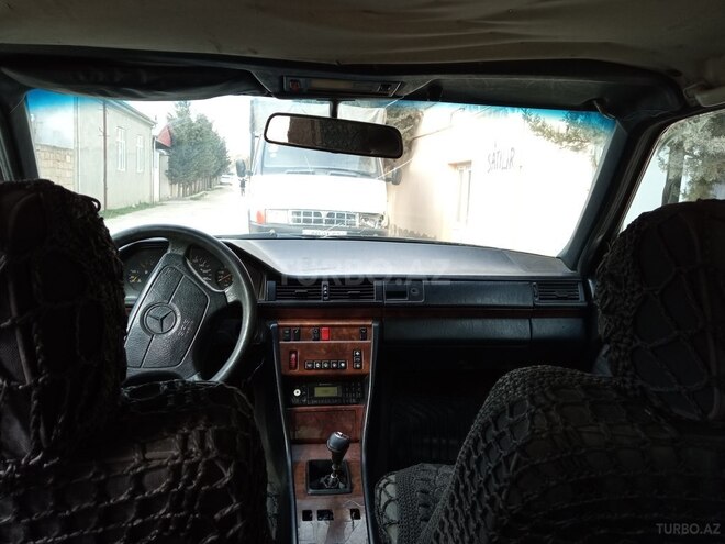 Mercedes E 250 1993, 220,000 km - 2.5 l - Bakı