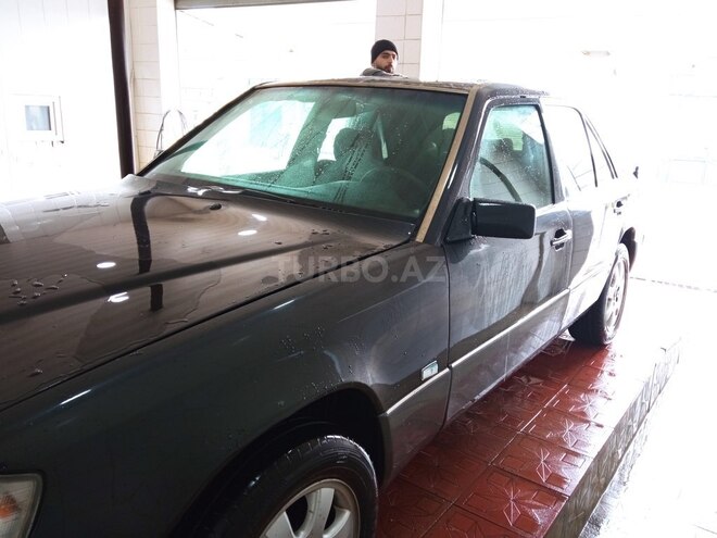 Mercedes E 250 1993, 220,000 km - 2.5 l - Bakı